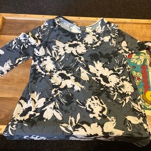 Clara Sun Woo shirt size M